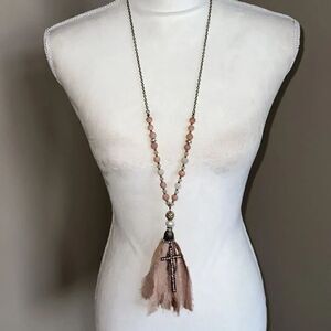 🔥Stunning Dusty Rose Pink Lariat Cross Necklace!